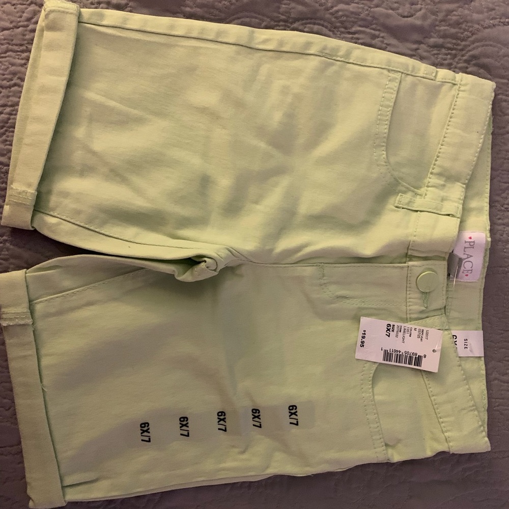 Girls size 6/7 green shorts